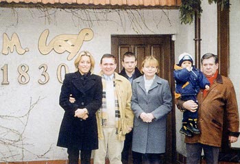 Tomasz Vogt z rodziną od prawej: Tomasz z wnukiem Tomaszkiem żona Grażyna, syn Jan i syn Michał z żoną Jolantą.